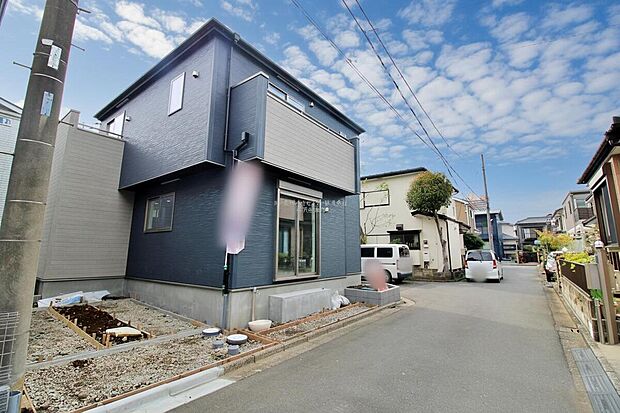 【前面道路含む現地写真】今日も、明日も、この街で、きっと家族がしあわせになる物語が描かれていくはずです。毎日の何気ない『いってきます』『ただいま』に幸せを感じられる、そんな住まいを。