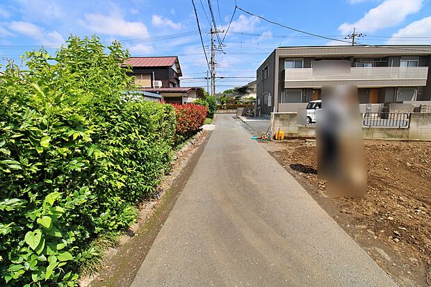 【前面道路含む現地写真】『A号棟』
ひとたび扉を開けばそこに待っているのは上質な空間とマイホームでの新生活をイメージさせる優雅なひととき。「この家なら…」ではなく「ここに住みたい♪」と思う感動をお届けいたします。