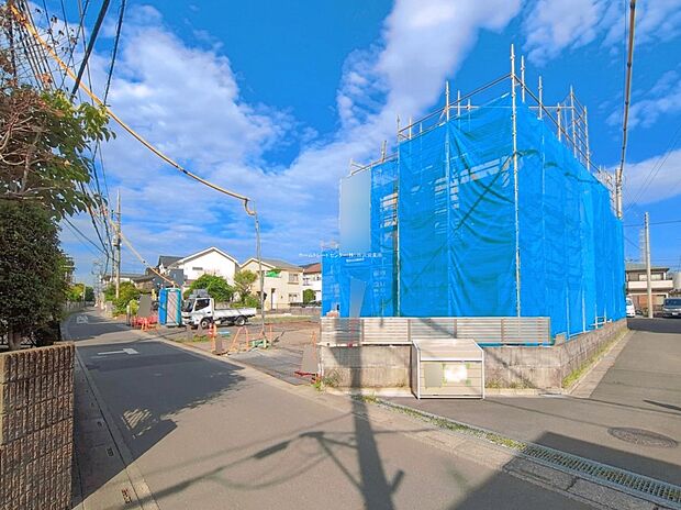 【前面道路含む現地写真】『B号棟』
ひとたび扉を開けばそこに待っているのは上質な空間とマイホームでの新生活をイメージさせる優雅なひととき。「この家なら…」ではなく「ここに住みたい♪」と思う感動をお届けいたします。