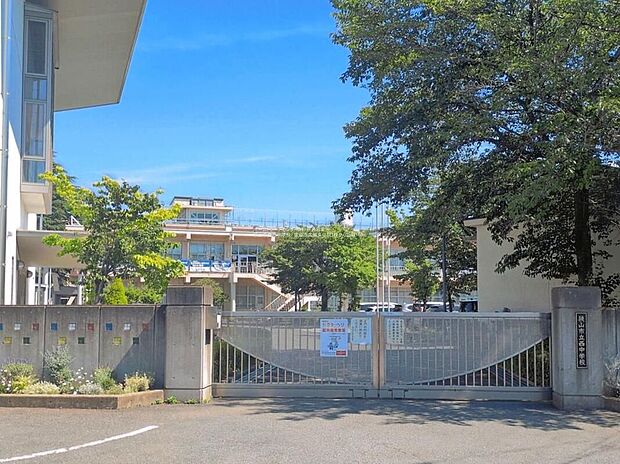 狭山市立西中学校(約160m)