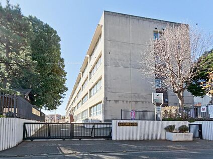 狭山市立御狩場小学校 550m (徒歩7分)