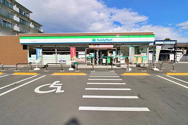ファミリーマート所沢金山町店(約431m)