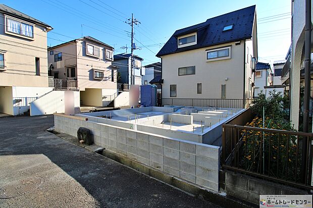 【現地外観写真】『１号棟』
住宅性能評価で耐震等級３（最高等級）を取得！お客様を守る大切な住宅だからこそ、第三者の検査を受けて安心して住んでいただける住宅をご案内させて頂きます。