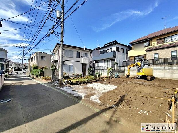 【前面道路含む現地写真】『1号棟』
ひとたび扉を開けばそこに待っているのは上質な空間とマイホームでの新生活をイメージさせる優雅なひととき。「この家なら…」ではなく「ここに住みたい♪」と思う感動をお届けいたします。
