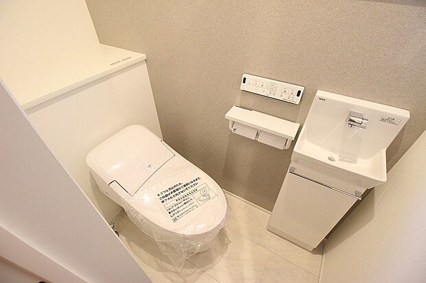 【トイレ】見た目すっきりタンクレストイレ