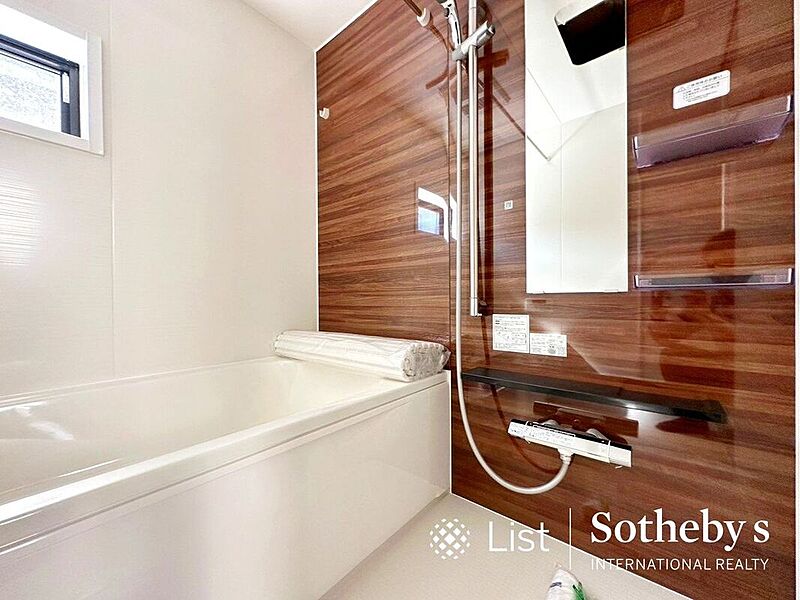 ◆　浴室　◆浴室乾燥暖房機付きのシステムバス。広々タイプで、