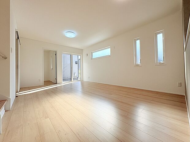 【5号棟】リビングから、玄関、洗面、階段、収納、お部屋と動線が一か所にまとまっているので、日々の生活が楽に！