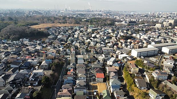 【上空写真】青葉の森公園が近い現地。緑が多い環境と利便性を享受できる街。