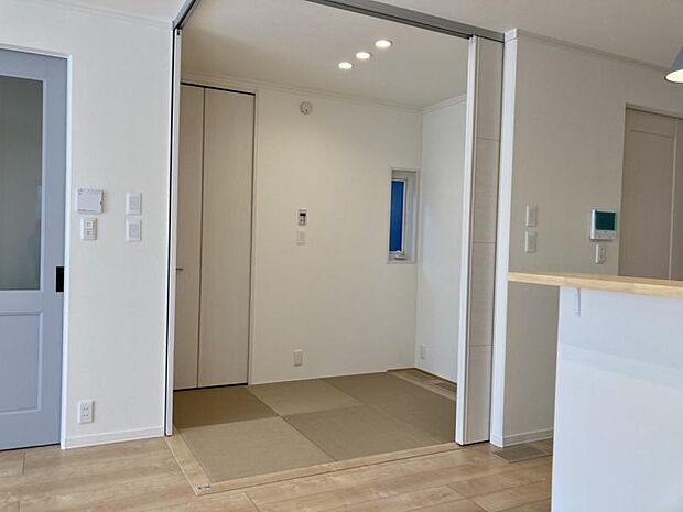 【B区画】タタミコーナーは扉の開け閉めにより、LDK一体としても一部屋としても使用できます。家事スペースや遊び場など生活スタイルに合わせてご使用いただけます。