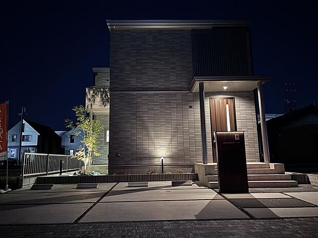 【C区画】夜の外観（撮影日：2025年12月）