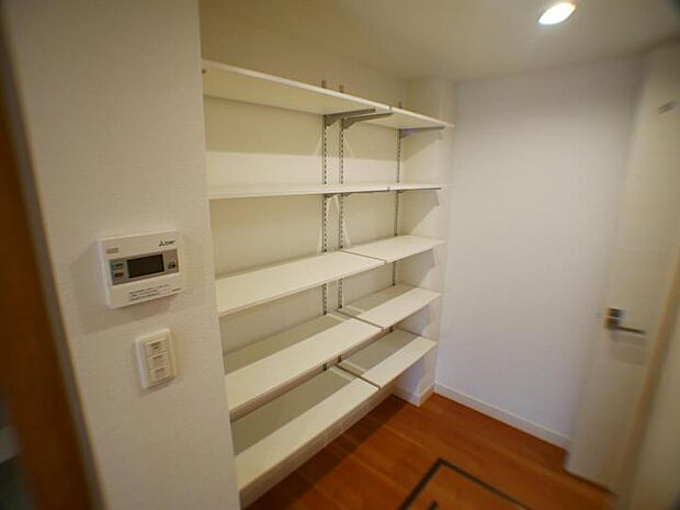 【【施工事例】パントリー】【施工事例】パントリー　大容量で週末のまとめ買いの強い味方