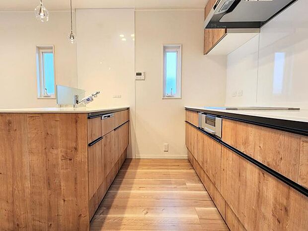 【【施工事例】二列型キッチン】二列型のキッチンもご用意