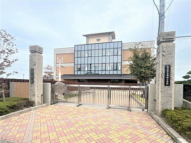 高浜小学校(約490m・徒歩7分)