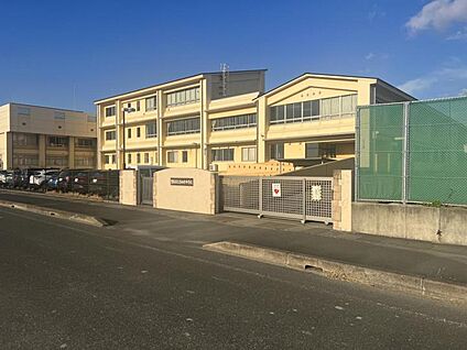 吉田方中学校 2150m(徒歩約27分)