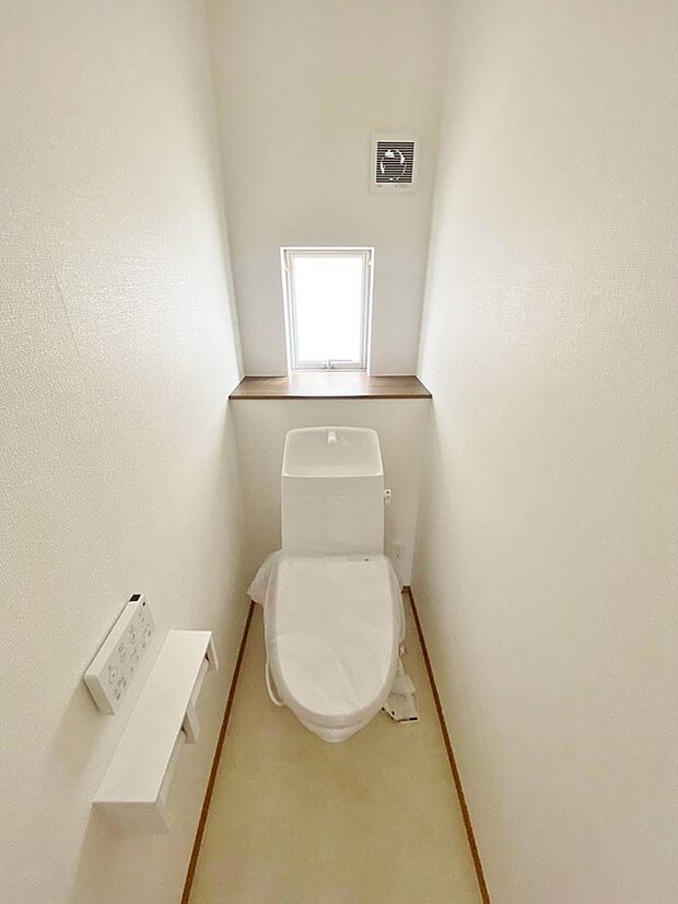 【トイレ】トイレには快適な温水洗浄便座付き
