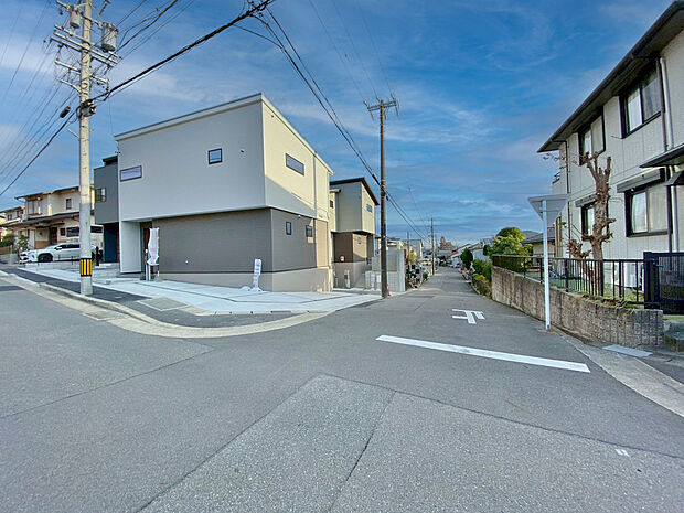 〇●前面道路(撮影2025年12月)●〇
堂々完成!即入居可!
アイデムホーム南店は緑区役所から徒歩2分!
水曜日も営業しております!