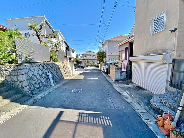 〇●前面道路(撮影2025年6月)●〇　　
堂々完成！即入居可！　　　　　　　　　　　　
アイデムホーム南店は緑区役所から徒歩2分！
水曜日も営業しております！　　　　　
