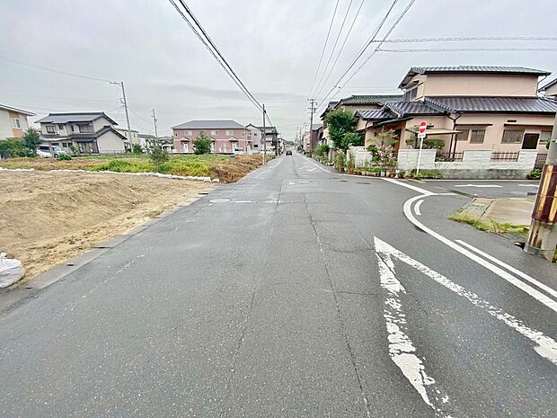 〇●前面道路(撮影2025年11月)●〇
モデル案内も承ります!
アイデムホーム南店は緑区役所から徒歩2分!
水曜日も営業しております!