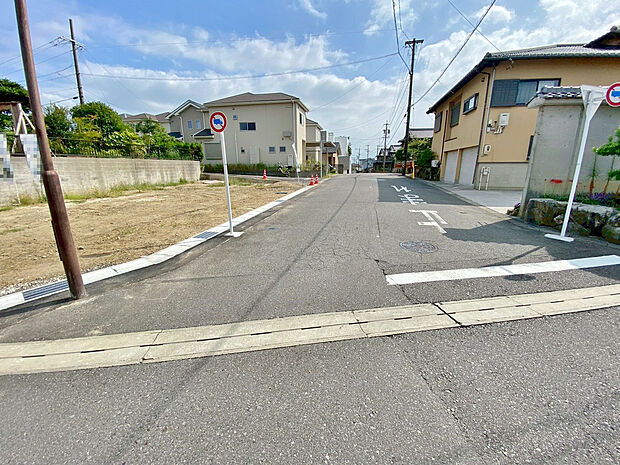 〇●前面道路(撮影2025年10月)●〇
モデル案内も承ります！　　　　　　
アイデムホーム南店は緑区役所から徒歩2分！
水曜日も営業しております！　　　　　　
