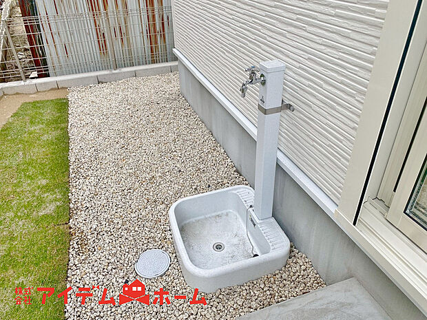 【立水栓】愛車の洗車や植栽の水やり、庭先のBBQや子供たちのプール遊びなど用途多様にお使いいただけます。