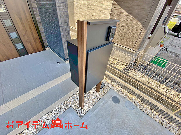 【宅配ボックス】不在時でも荷物が受け取れるため、受け取りが困難な世帯や、直接業者と顔を合わせずに済みます。