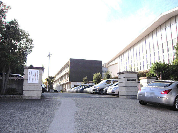 半田市立半田中学校(約3,200m)