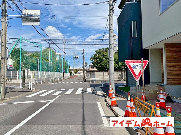 【前面道路】休日、平日問わずお気軽にお問合せください。年末年始以外毎日営業中♪