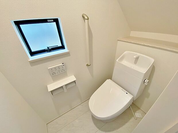 【トイレ】温水洗浄機能付き!