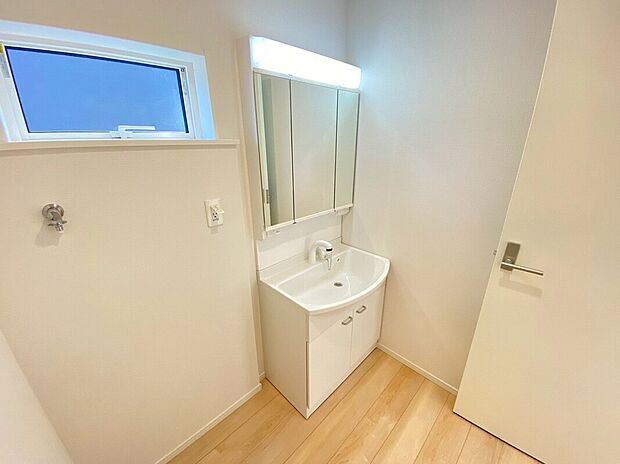 【洗面】暮らしを快適に変える、シャワー付き洗面化粧台♪