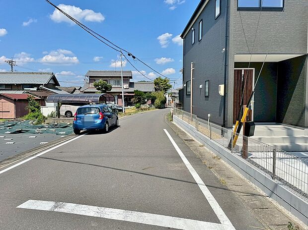【前面道路】休日、平日問わずお気軽にお問合せください。年末年始以外毎日営業中♪