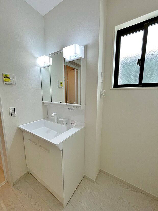 【洗面】暮らしを快適に変える、シャワー付き洗面化粧台♪