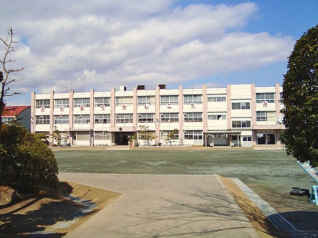 一宮市立赤見小学校(約160m)