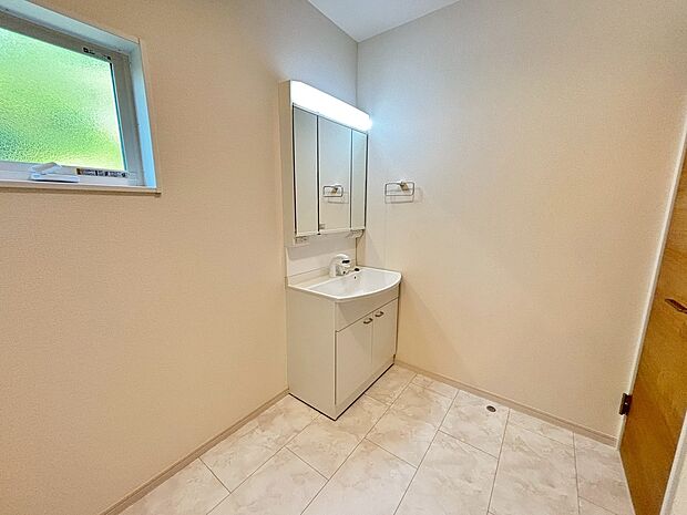 【洗面】　暮らしを快適に変える、シャワー付き洗面化粧台♪