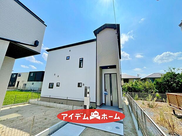 ●○●○2号棟外観写真○●○●
　　　平日の案内も可能です！
　お気軽にお問い合わせください！

