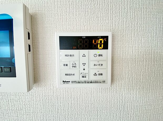 【■2号棟■　オートバス】ボタンひとつでお湯はり、追い炊き、温度調整まで可能です。
キッチンからの操作も出来ますので大変便利です。