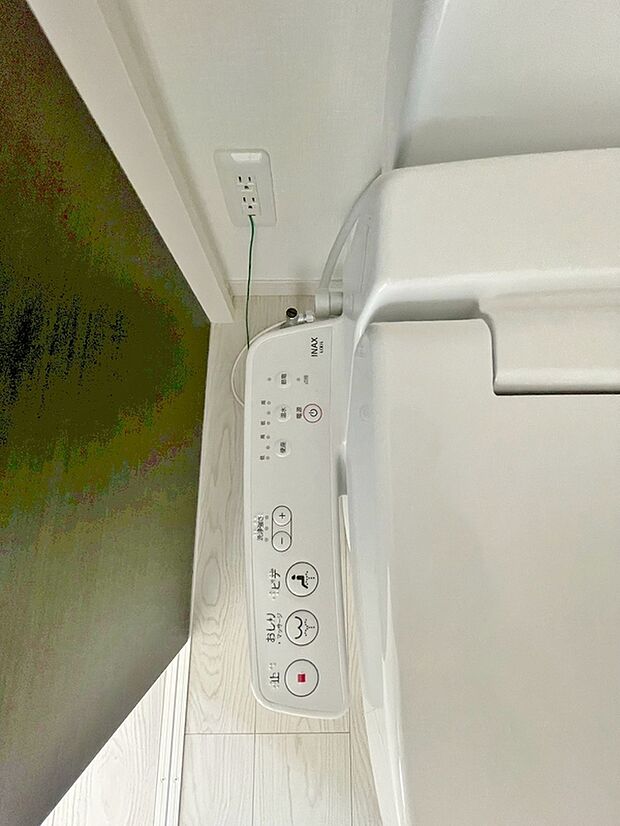 【温水洗浄便座】温水での洗浄機能がついておりますので清潔かつ衛生面も安心です。