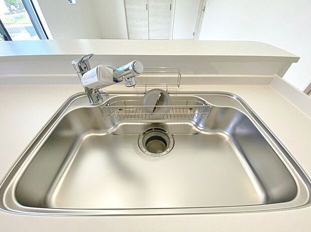 【同仕様写真 浄水器内蔵型水栓】しっかりと塩素を除去。毎日おいしいお水を楽しめます。
塩素によるお野菜のビタミン破壊も抑止出来ます。