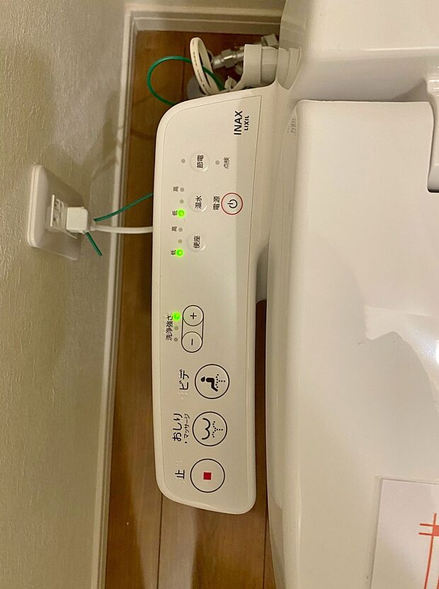 【■1号棟■　温水洗浄便座】温水での洗浄機能がついておりますので清潔かつ衛生面も安心です。
