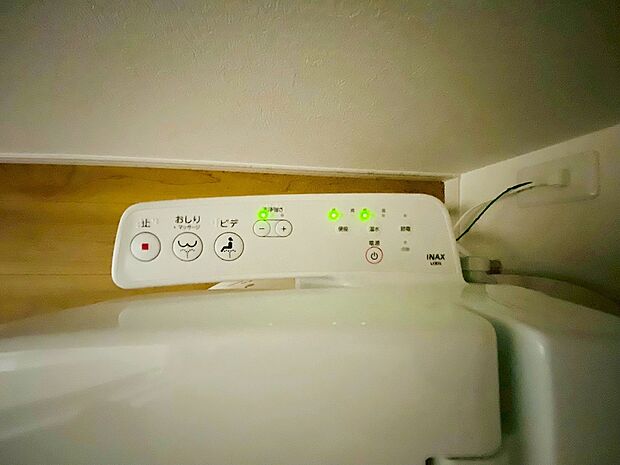 【■3号棟■　温水洗浄便座】温水での洗浄機能がついておりますので清潔かつ衛生面も安心です。
