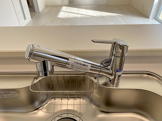 【浄水器内蔵型水栓】しっかりと塩素を除去。毎日おいしいお水を楽しめます。
塩素によるお野菜のビタミン破壊も抑止出来ます。
