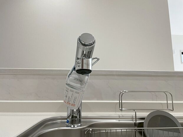 【■20号棟■　浄水器内蔵型水栓】しっかりと塩素を除去。毎日おいしいお水を楽しめます。
塩素によるお野菜のビタミン破壊も抑止出来ます。