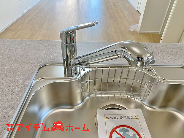 【1号棟　浄水器内蔵型水栓】しっかりと塩素を除去。毎日おいしいお水を楽しめます。
塩素によるお野菜のビタミン破壊も抑止出来ます。
