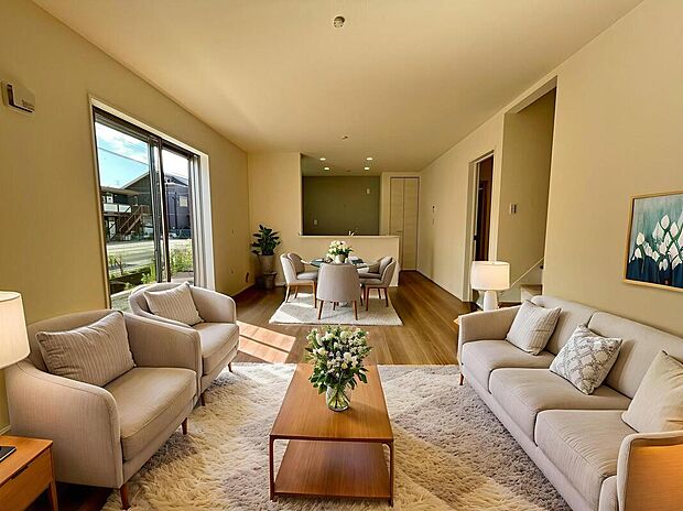 【2号棟　リビング】(本画像はCGで作成されており、実際に現地に家具は置かれておりません。)
