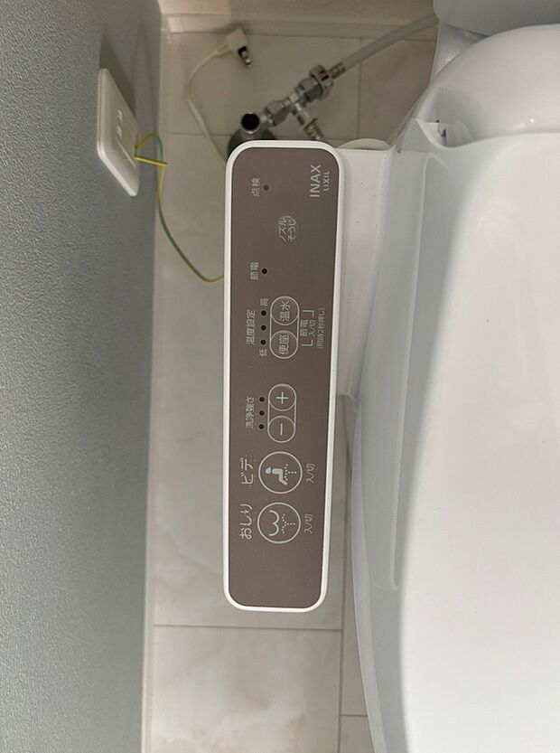 【3号棟 温水洗浄便座】温水での洗浄機能がついておりますので清潔かつ衛生面も安心です。