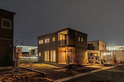 （夜）外観（2026年3月撮影）