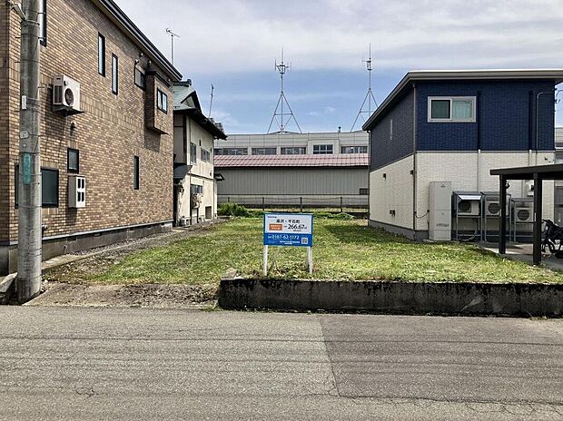 約80坪のゆとりのある敷地です。