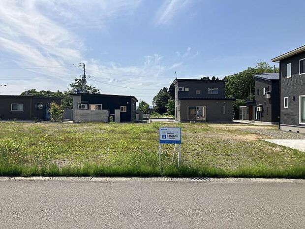 【区画5】100坪以上の広々とした敷地です。（2025年6月撮影）