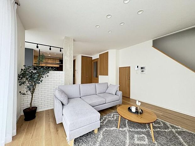 【A棟リビング】リビング内階段を取り入れた間取り♪(2025年7月撮影)