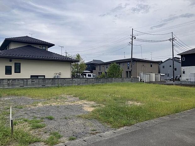 【区画: 1】区画: 1／隣接する住宅とも距離がとられており、静かで落ち着いた暮らしを叶える分譲地です！（西から撮影）／2025年9月撮影