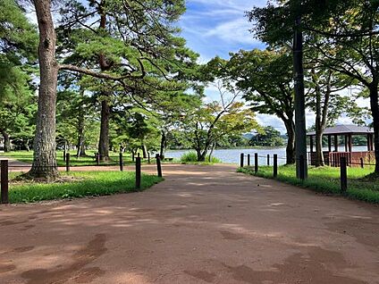 南湖公園 約560～590m(徒歩7～8分)